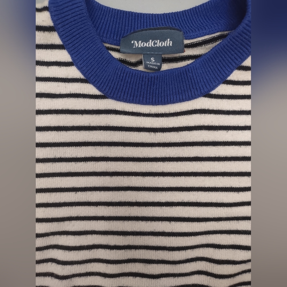 Sweater - Picture 2 of 3